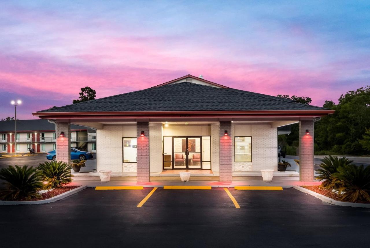 Red Roof Inn & Suites תומאסוויל מראה חיצוני תמונה