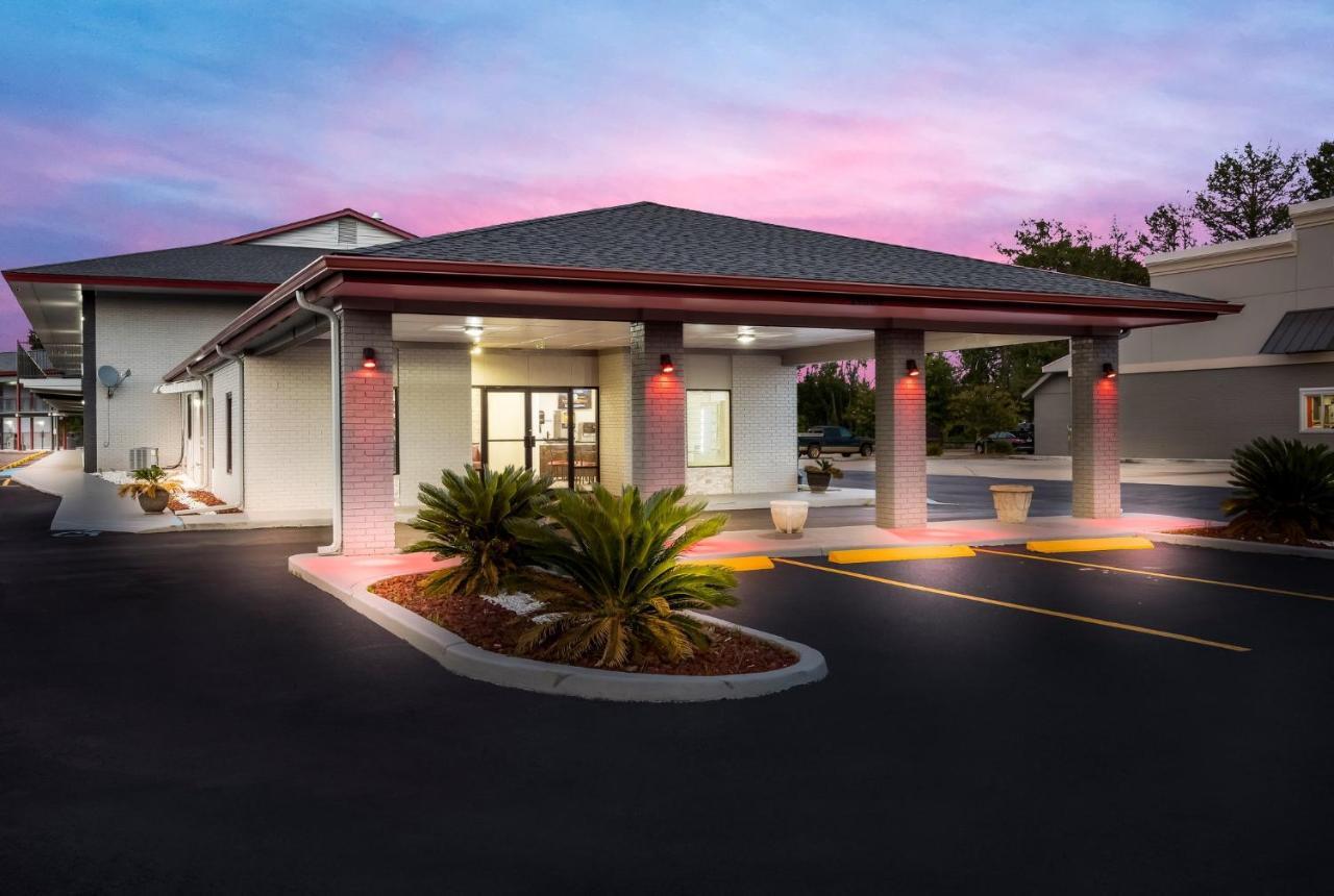 Red Roof Inn & Suites תומאסוויל מראה חיצוני תמונה