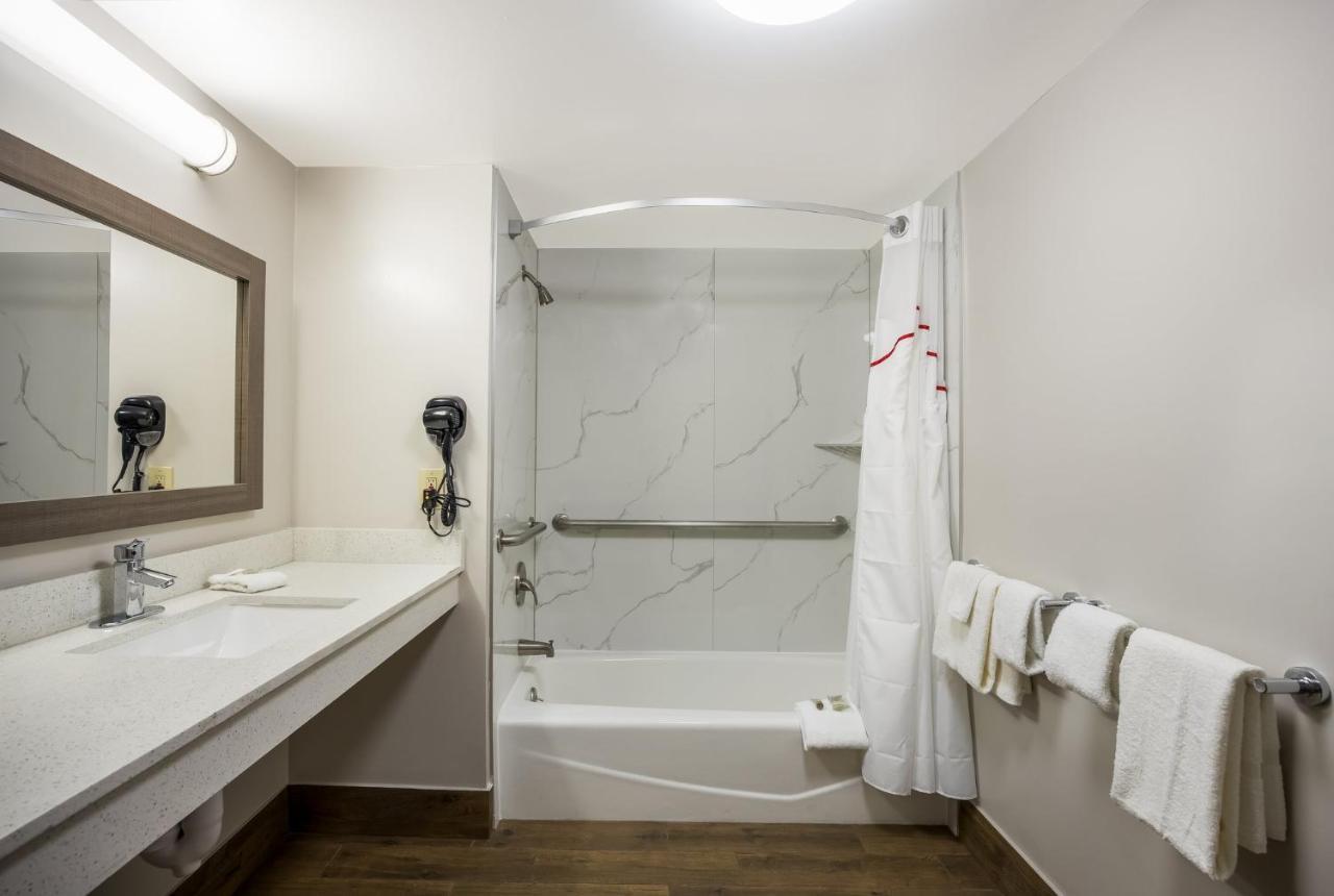 Red Roof Inn & Suites תומאסוויל מראה חיצוני תמונה