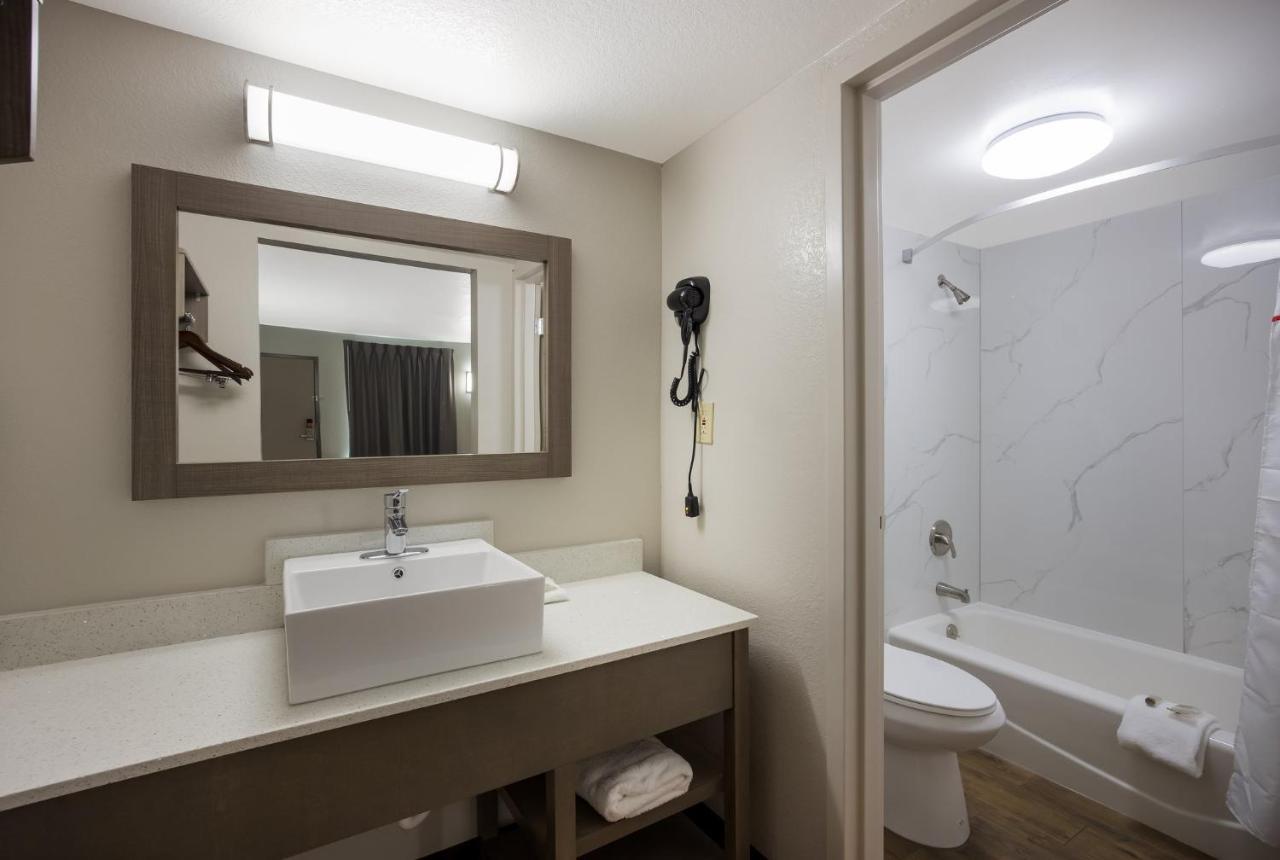 Red Roof Inn & Suites תומאסוויל מראה חיצוני תמונה