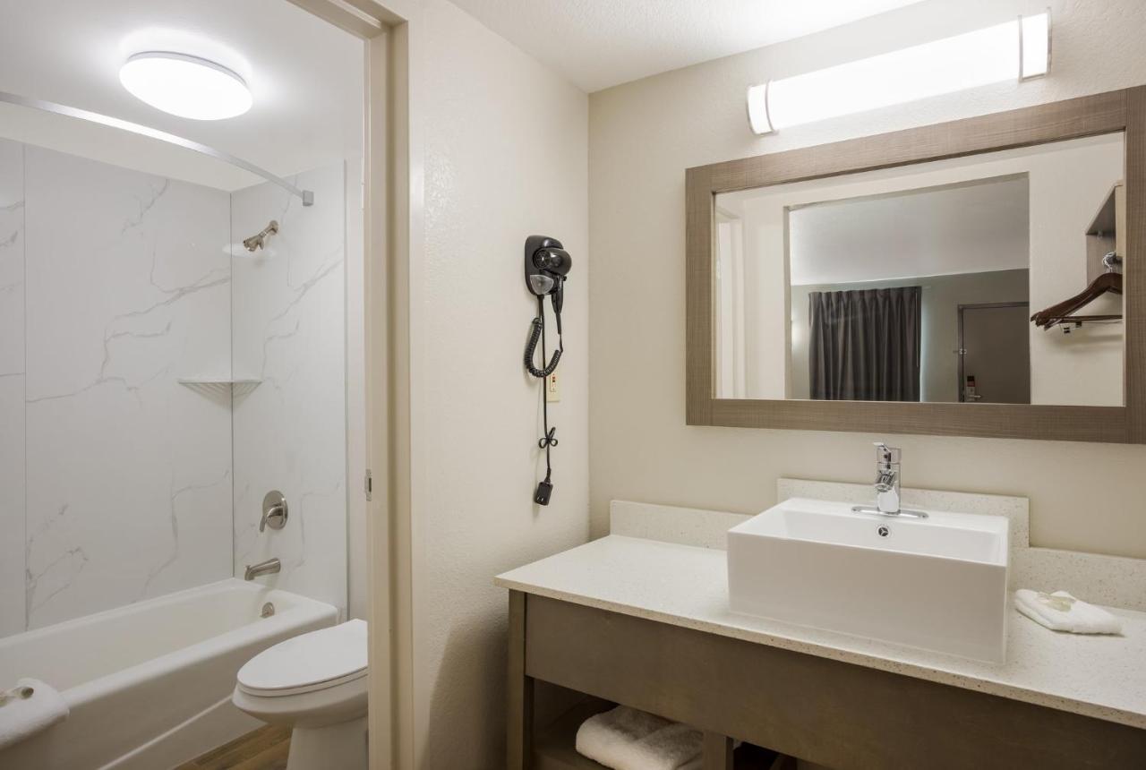Red Roof Inn & Suites תומאסוויל מראה חיצוני תמונה